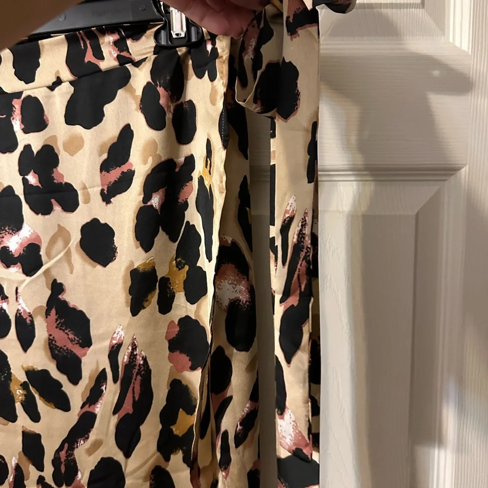 NWT leopard wrap skirt - Picture 3 of 6